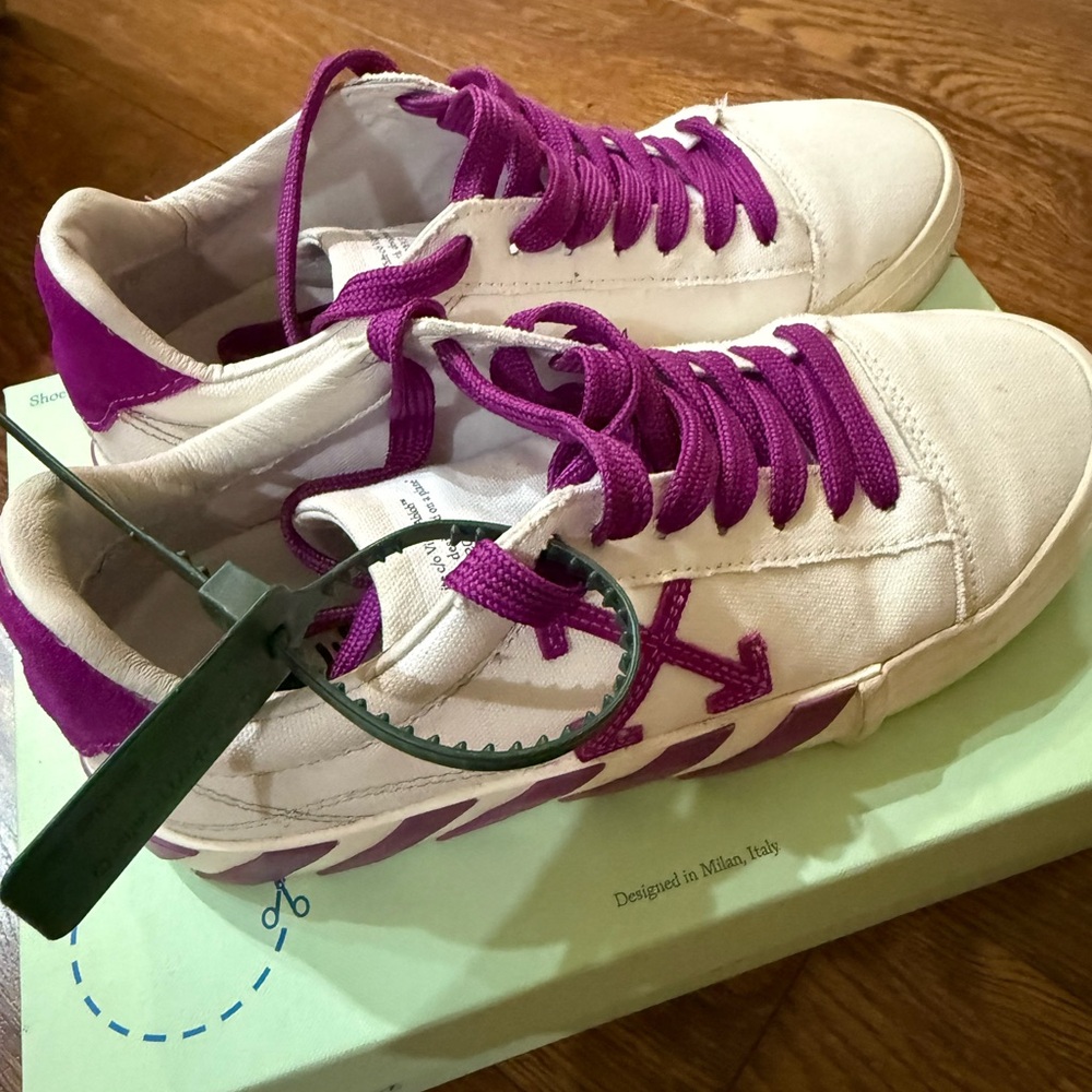 Off-White Low Vulcanized Canvas. Good condition. Size 39